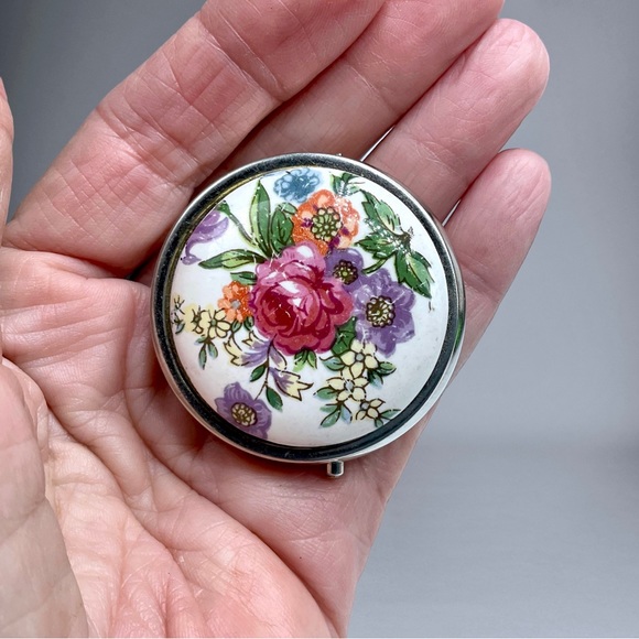 🌺Vintage Floral Pill/Trinket Box - Picture 10 of 12